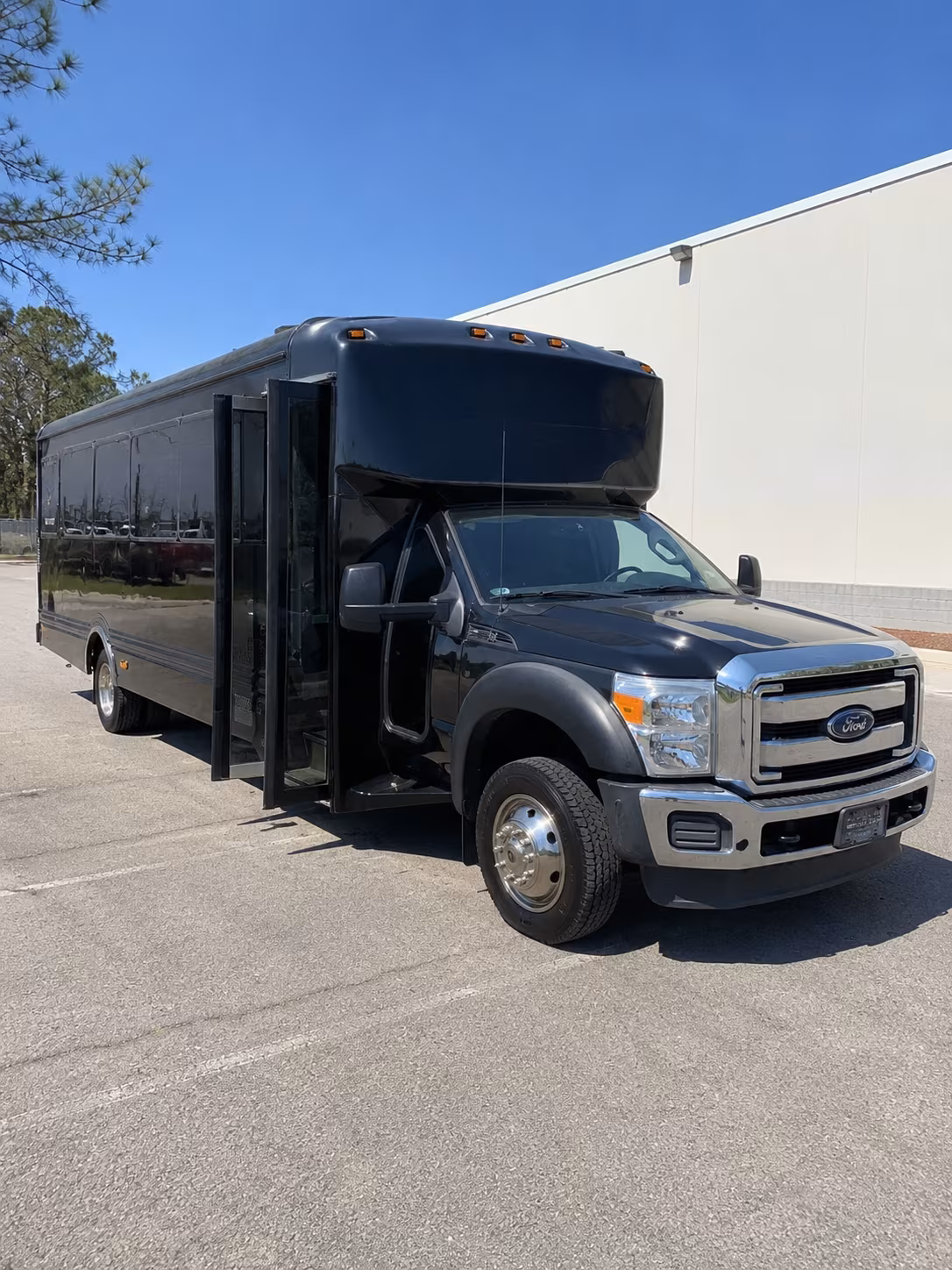 Riverside Winery Tour & Pub Crawl Transportation